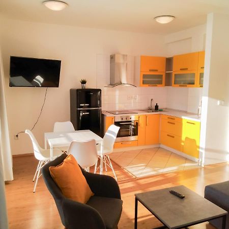 Yellow Apartment Ostrava Exterior foto