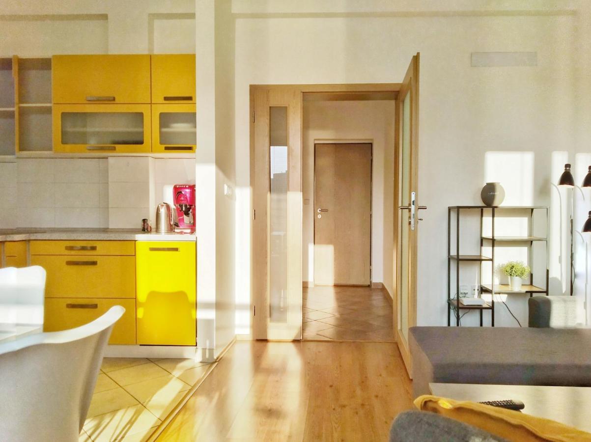 Yellow Apartment Ostrava Exterior foto