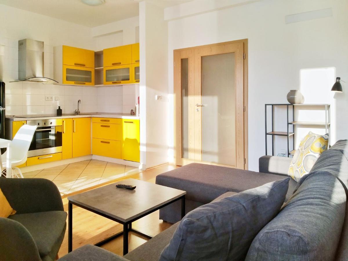 Yellow Apartment Ostrava Exterior foto
