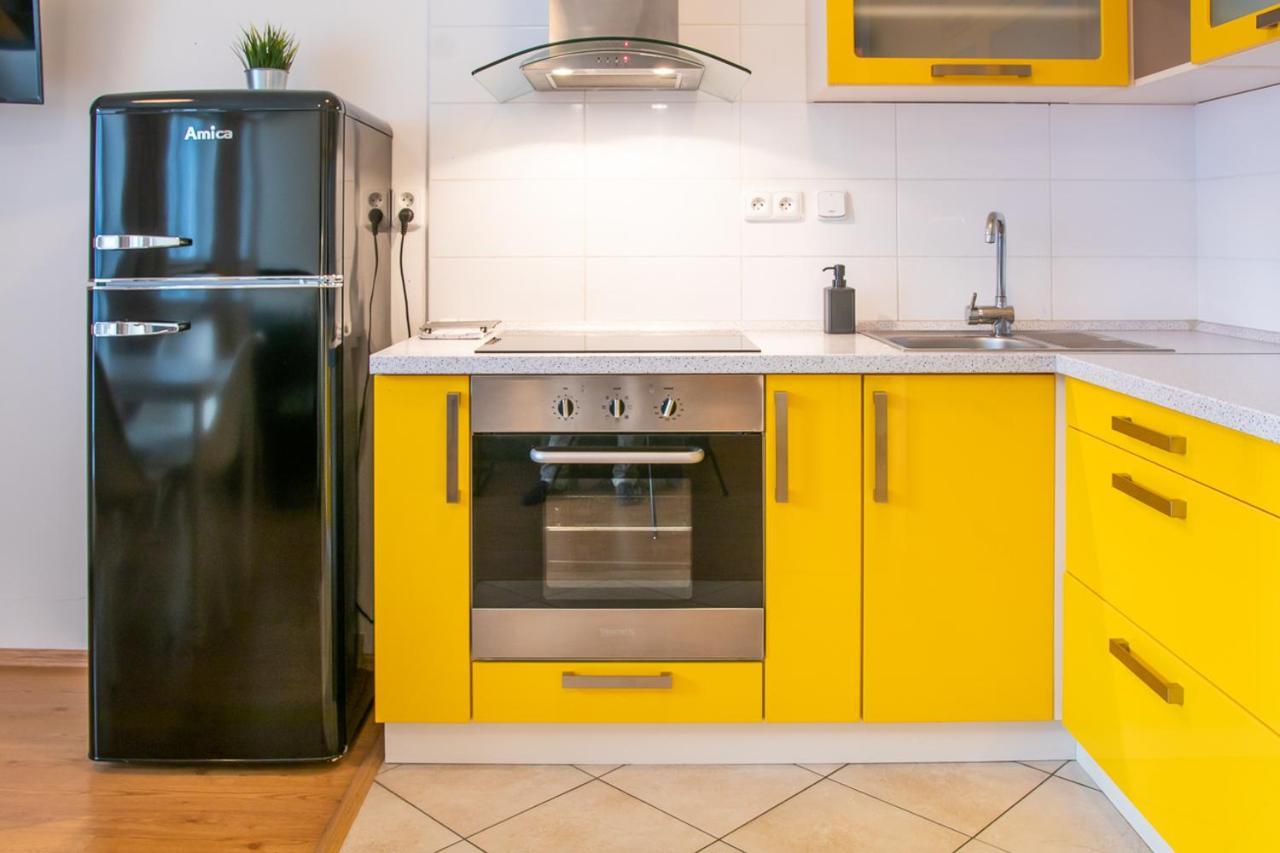 Yellow Apartment Ostrava Exterior foto